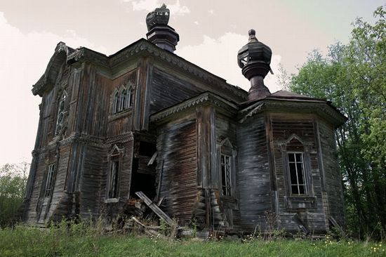clavicle-moundshroud:  Wooden сhurch of St. Prophet Elisha is located in a deserted