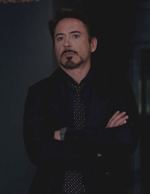 imaginemarveluniverse:  (Submitted by anon) Imagine Thor reading the Hunger Games and Tony has to ex