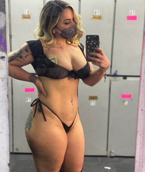 stripper-locker-room:  https://www.instagram.com/highimariess/