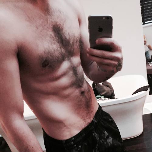 fakeliampayne: Christmas weight dusted!!