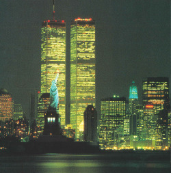 80sretroelectro:  New York skyline, 1991. Scan