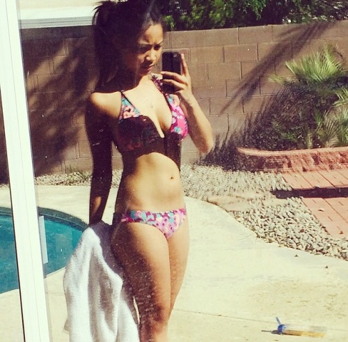 sammdelamhaym:  It’s not perfect but I’m beginning to love my body 