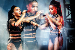 luvtahliahcom:  FKA twigs looking beyond gorgeous performing in Sydney, Australia Feb 1st, 2015.  Babe