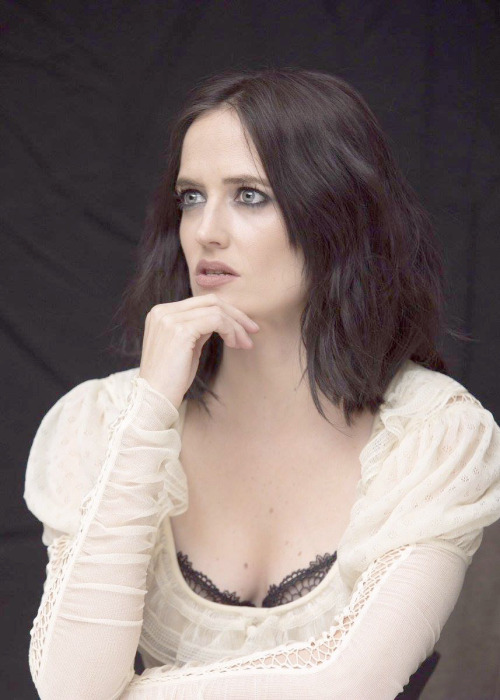  Eva Green at Press Conference for “Dumbo” 