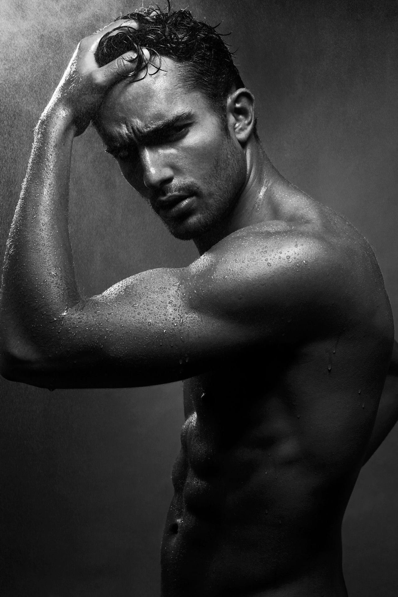 guytopia:  handsomemales:  andré costa by simon minardi for caleo mag.  GUYT♂PIA