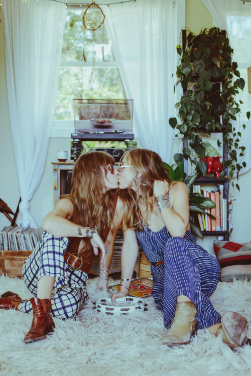 somerollingstone:  Amy Soderlind & Jill Anderson by Asher Moss for The 2 Bandits “California Bandit” Lookbook 