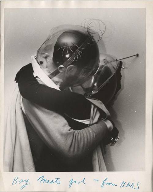 zzzze:Weegee, Boy Meets Girl-from Mars&quot;, New York,1955