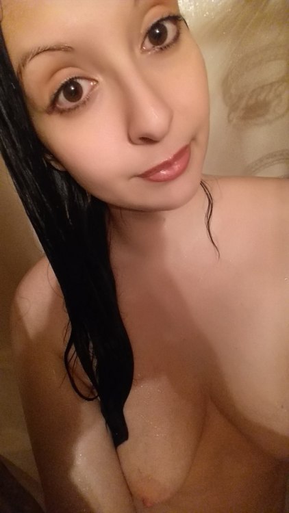 azucenamoon: Fresh out of the shower ready for a fun night
