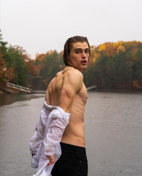 santaferomantic:nerdinthemoon:Nick Vogt