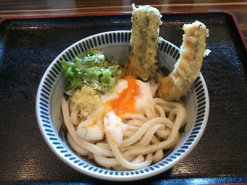 udonangya:  中川区新家１丁目の四国屋で、たまごぶっかけ340、ちくわ天70、かぼちゃ天60、〆て470円也。  Tamago-bukkake udon, Chikuwa tempura, and pumpkin tempura at Shikokuya in 1-cyome, Niie, Nakagawa ward, Nagoya city.