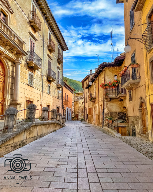 Scanno - Italy (by Anna Jewels (@earthpeek)) https://www.instagram.com/earthpeek/