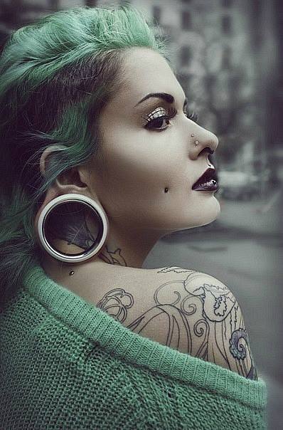 Why don’t I ever meet girls with big lobes?!