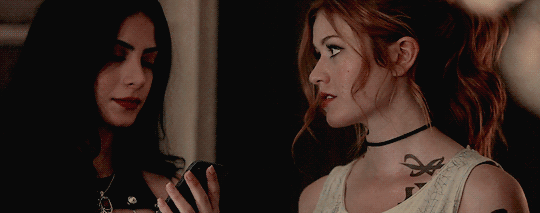 hrryshum:#I love looking and smiling fondly at my shadowhunter pal #like she’s the most amazing thin