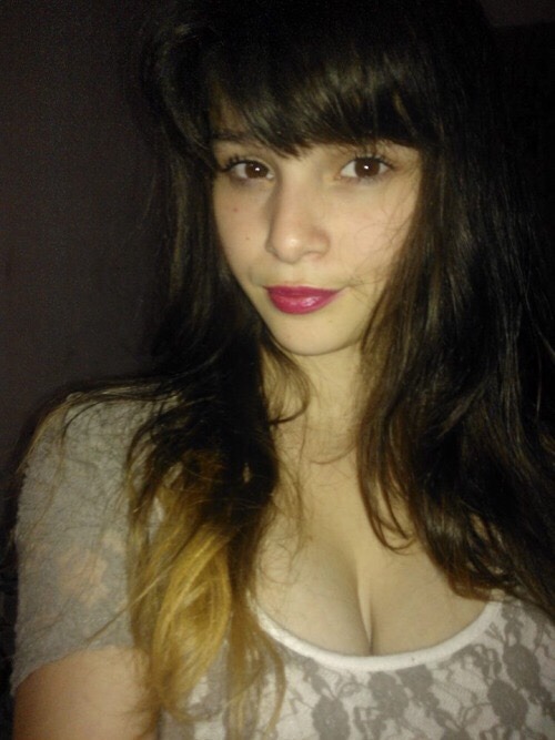 amateurmexicovip:  Creo que necesito criarme con un poco de lechita!