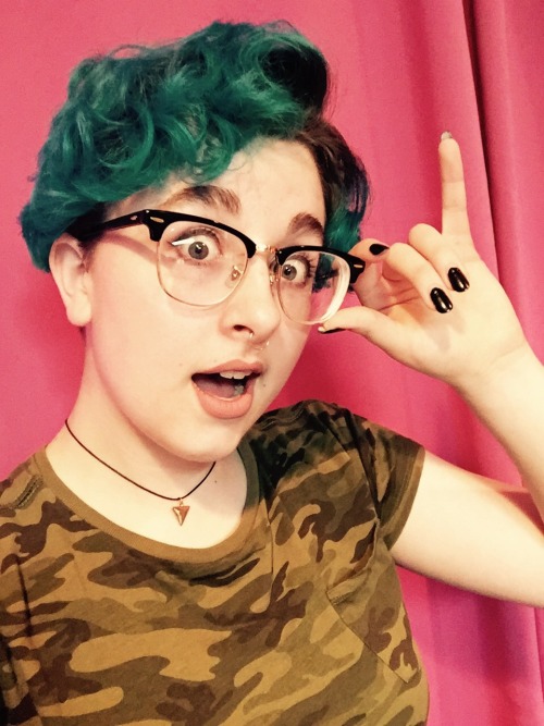 erwins-mom:Your local robotic trash has a public service announcement: I look great in green