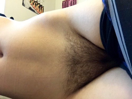 tobehairyisperfection: love-your-vessel:  Oh no I trimmed my pubes! This is so foreign I don’t like it.  wow  Pelo d’Autore n° 4012In cameretta…