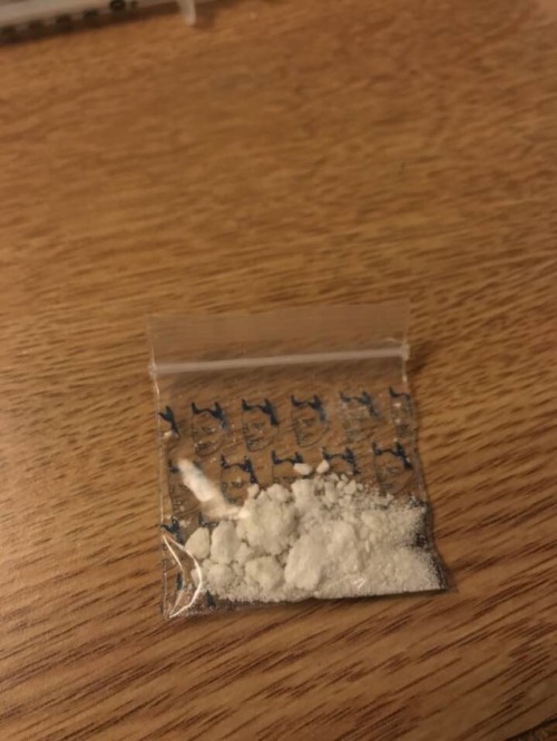 drug-love-affair: 0.5g of coke Can&rsquo;t wait to dig in to my stash.
