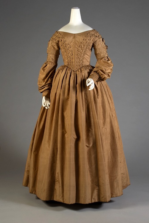 Day dress ca. 1839From the Kent State University Museum on Facebook