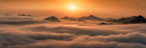 Sunrise above the clouds, Mt. Bonapsan, Gapyeong.