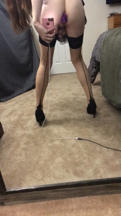 rachaw91:Complete sissy maid awaiting orders.