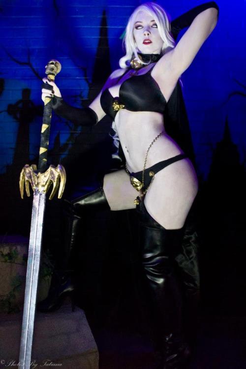 nomalez:  Cosplay: Toni Darling as LADY DEATH. Lady Death est un personnage de fiction par Brian Pulido et Steven Hughes pour la maison d’édition Eternity Comics en 1991 dans Evil Ernie #1. En 1993 Chaos! Comics publie une autre version. Cependant,