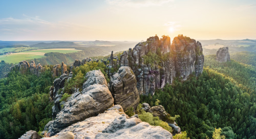 earthpicsphotography:  Wonderwall! Sunset at Elbsandsteingebirge, Sachsen, Germany by Philipp Zieger [5049 x 2750] Source: https://c2.staticflickr.com/2/1536/26210687981_270c482030_o.jpg 