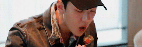 angel-in-slow-motion:exo tourgram x eating broadcast preview