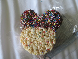disneyfoodislove:Mickey shaped goodies &