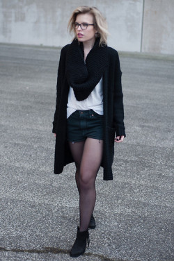 fashion-tights:  SHORTS & TIGHTS (by