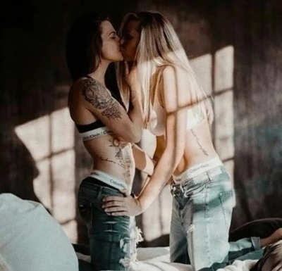 lesbianlovekissing: