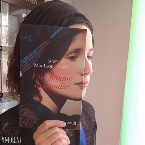 kafkasapartment:Book Covers Matched with Customer’s Faces by Librairie Mollat.