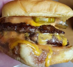 yummyfoooooood:  Double Cheeseburger with