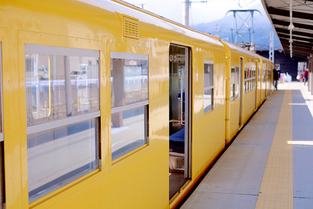 japan-overload:Yellow by azu_osx on Flickr.