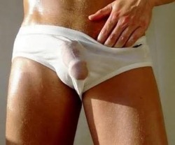 cailliaj:  White speedos, aren’t they just fantastic! 