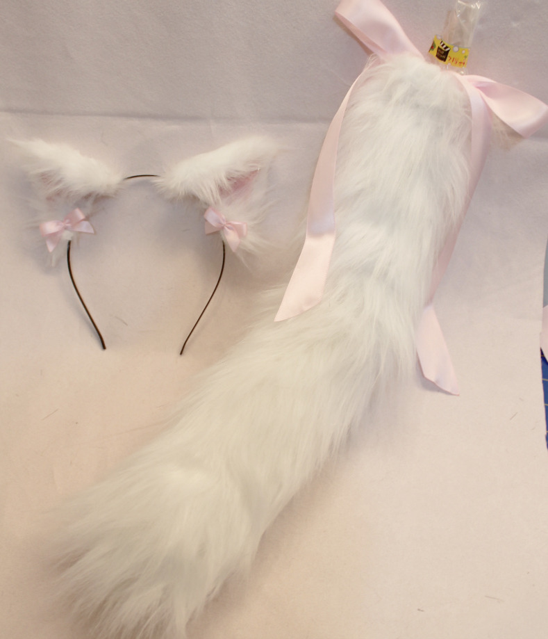 sara-meow:  A customers order of white kitten ears (fluffy inned fur) and a cat tail