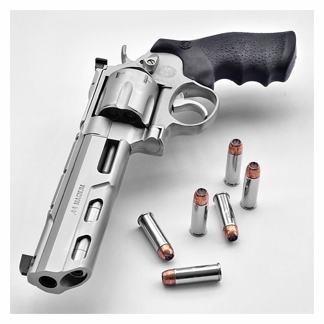 gunsdaily:  @schrombo And here is a beautiful Smith &amp; Wesson Model 629 “Universal