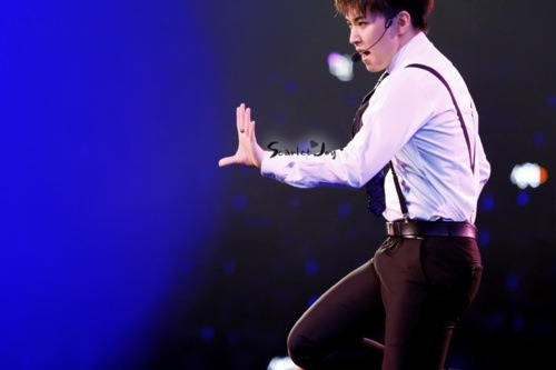 Sungmin, it&rsquo;s gonna burst down there! ;P