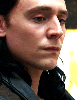 aoifelaufeyson:  Goddamn, he’s beautiful 