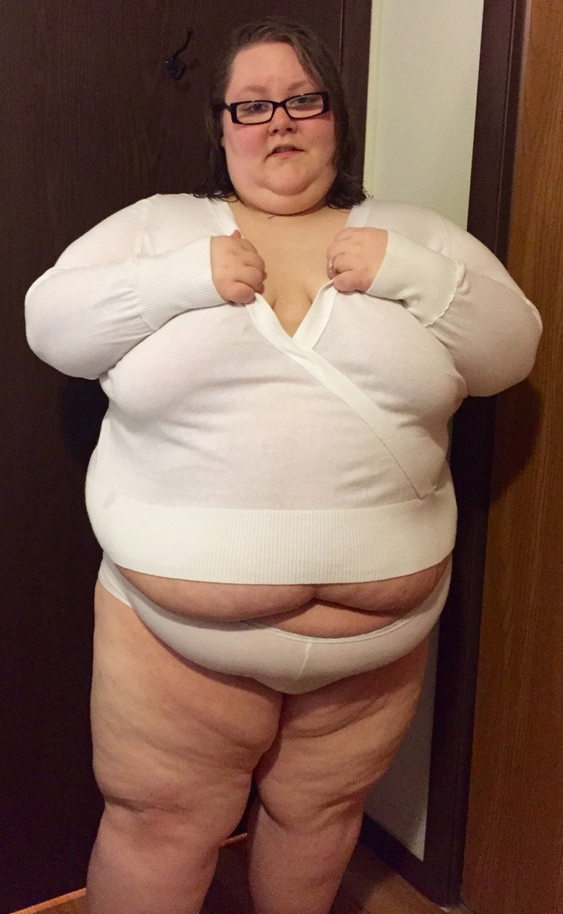 bigxgirlsxlovexsex:  Thank you to 3,000 followers…I’ve had this requested…white