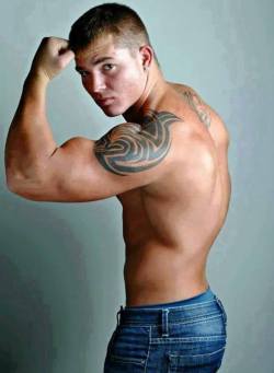 texasbadpup:  TEXASBADPUP ….. BAD BOYS WITH THERE ROCK HARD MUSCLES IN JEANS… HELL  YEA WHAT A DUDE !!!!!!!!!! 