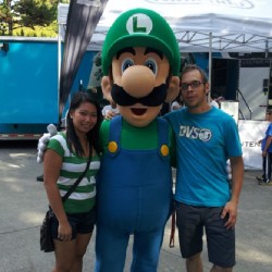 Took a pic with faggy luigi cuz #nintendo is to cheap to bring Mario