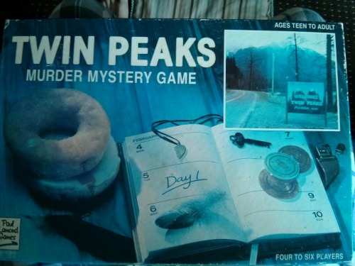 showermeinlipstick:Twin Peaks board game.