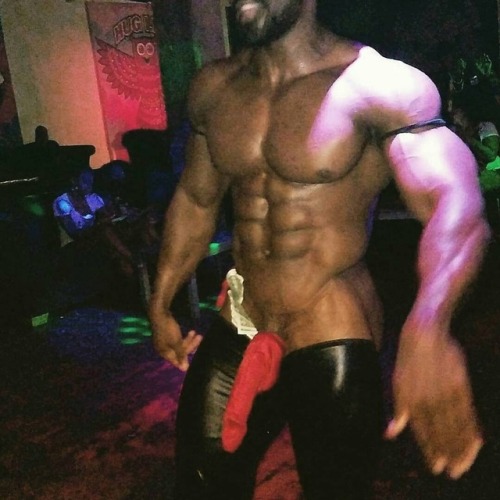 blackstripperworshippers:  @jayehardbody