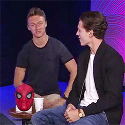 peterbparkerr:Tom and Harrison talking about Harrison possibly being Johnny Storm one day :’)