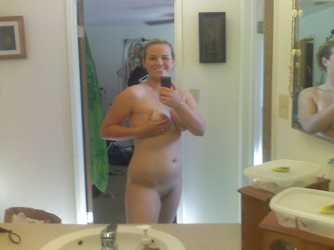 mymarinemindpart2:  Sexy Military girl pt 2