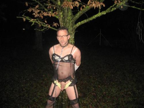 skinheadsklavenbursche: wer möchte auf mein pc kommen, meine maus sperren und dann meine nackt 