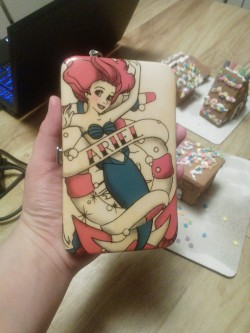 My amazing new clutch wallet thingie. I absolutely