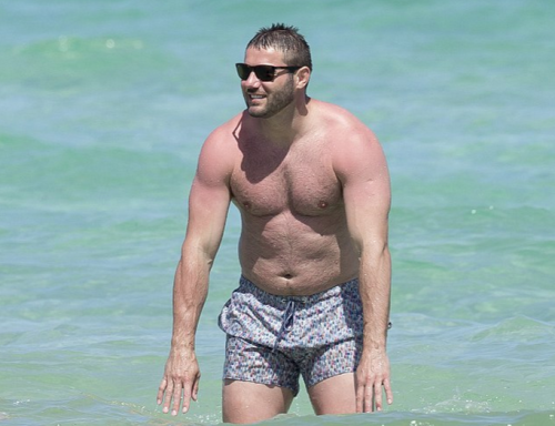 This is so fuckin cute. I’d love to see Ben Cohen chunk out even more.