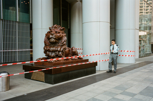 Every morning whenHong Kongers wake up,a part of us is missing.An image on street captures one