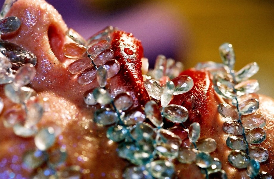 asylum-art:  Marilyn Minter: splashes photographyMinter is a photographer and painter